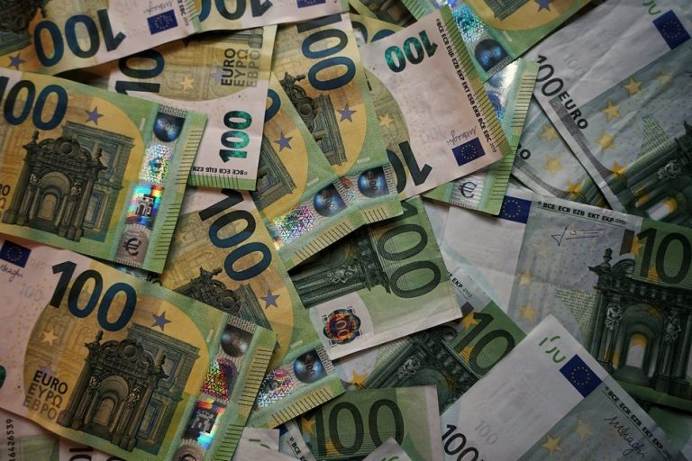 Istat: “Nel secondo trimestre reddito delle famiglie calato del 6% e consumi crollat dell’11%”. In ribasso anche il PIL: giù del 13%